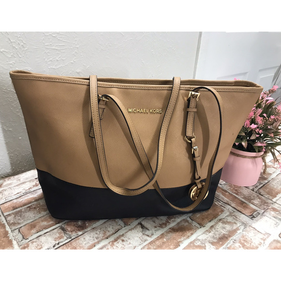 Michael Kors Two Tone Jet Set Travel Tan/Black Tote Shoulder Handbag Purse Bag - Picture 1 of 15